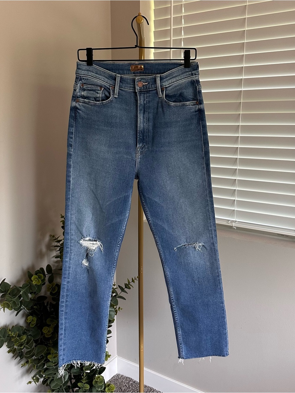 MOTHER High Waist Ankle Fray Jeans in Blue